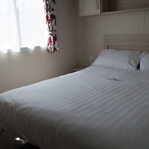 4 Berth Super Deluxe Mobile Home Dog Friendly